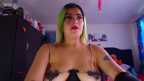 Snapshot of lacolombiana_bitch chatting on 05-16-26, 09:57 Valentina online show from 05-16-26, 09:57