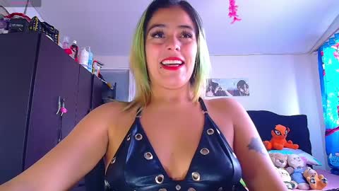 Snapshot of lacolombiana_bitch chatting on 05-27-26, 07:55 Valentina online show from 05-27-26, 07:55