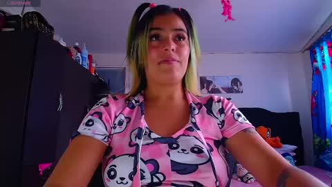 Snapshot of lacolombiana_bitch chatting on 06-02-26, 08:00 Valentina online show from 06-02-26, 08:00