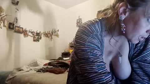 lacybell online show from 12-18-25, 01:55