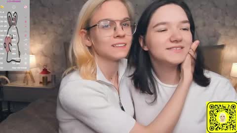 Violet and Isabel online show from 06-02-26, 07:16
