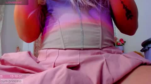 Snapshot of ladenandjuan chatting on 10-12-25, 03:33 Laden And Juan online show from 10-12-25, 03:33