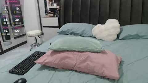 Mia online show from 04-28-26, 07:41