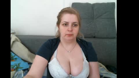 lady cute cat29 online show from 04-25-26, 10:51