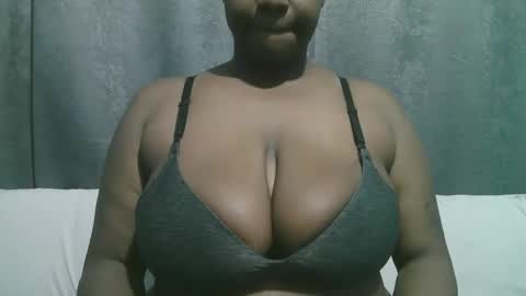 lady_dearra online show from 10-19-25, 02:12