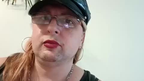 Delilah-Catherine online show from 10-19-25, 09:04