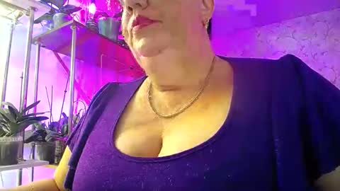 Lady Gloria online show from 10-24-25, 01:07
