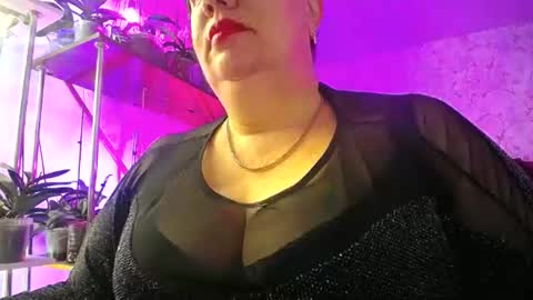 Lady Gloria online show from 11-17-25, 05:35