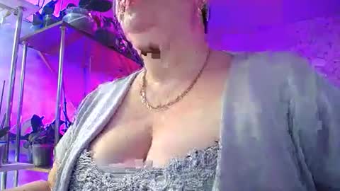 Snapshot of lady_gloria chatting on 01-12-26, 06:29 Lady Gloria online show from 01-12-26, 06:29