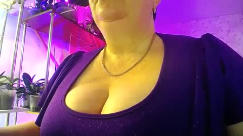 Snapshot of lady_gloria chatting on 02-25-26, 06:56 Lady Gloria online show from 02-25-26, 06:56