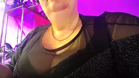 Snapshot of lady_gloria chatting on 03-04-26, 05:35 Lady Gloria online show from 03-04-26, 05:35