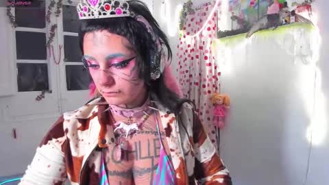 Mia online show from 12-02-25, 10:49