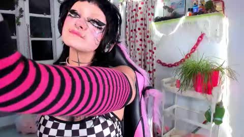 Snapshot of lady_sontse_ chatting on 02-23-26, 06:27 Mia online show from 02-23-26, 06:27