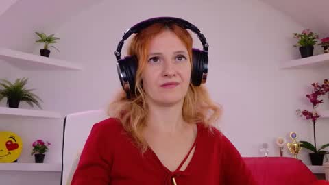 Sima Ladybigsmile online show from 09-19-25, 06:37