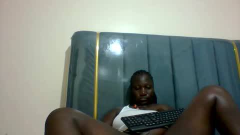 lindah32 online show from 12-26-24, 09:04