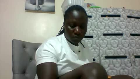 lindah32 online show from 01-11-25, 06:12