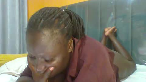 lindah32 online show from 04-28-26, 02:27