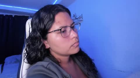  Lady  online show from 12-17-24, 04:45