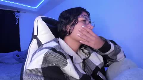  Lady  online show from 12-21-24, 07:45