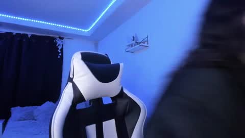  Lady  online show from 12-22-24, 07:44