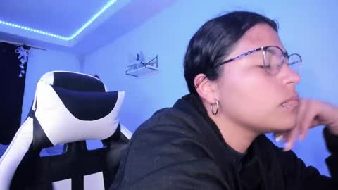  Lady  online show from 12-23-24, 12:35