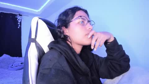  Lady  online show from 12-23-24, 03:40