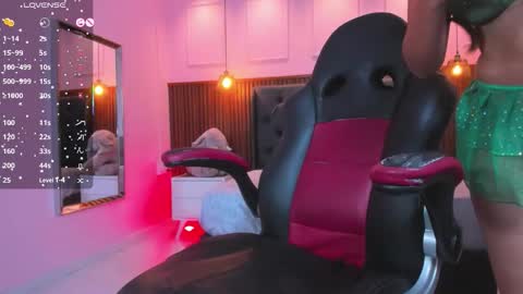 Snapshot of ladymercury chatting on 11-11-25, 07:58 LADY online show from 11-11-25, 07:58