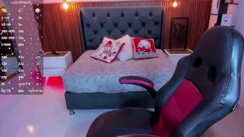 Snapshot of ladymercury chatting on 11-24-25, 07:35 LADY online show from 11-24-25, 07:35