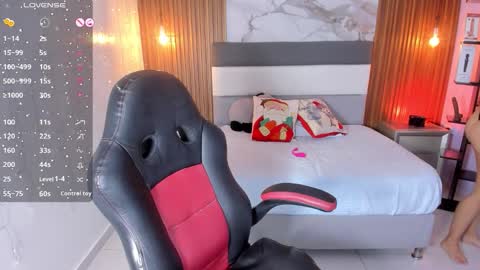 Snapshot of ladymercury chatting on 11-25-25, 07:36 LADY online show from 11-25-25, 07:36