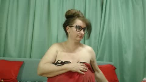 Snapshot of ladynicolehot333 chatting on 06-03-26, 02:33 Nicole online show from 06-03-26, 02:33