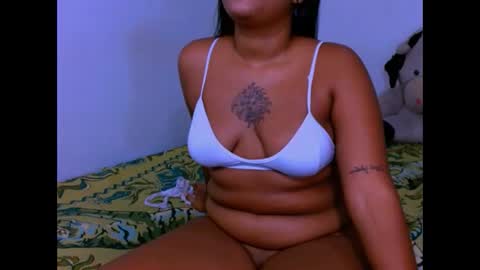 Snapshot of ladypussy69779756 chatting on 10-22-25, 12:44 laura online show from 10-22-25, 12:44