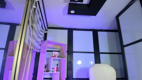 Snapshot of ladysweetts chatting on 12-15-24, 04:29 Lady online show from 12-15-24, 04:29