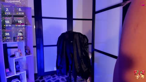 Snapshot of ladysweetts chatting on 12-18-24, 07:26 Lady online show from 12-18-24, 07:26