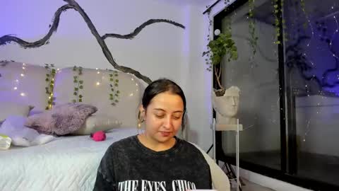 Snapshot of ladysweetts chatting on 10-06-25, 01:47 Lady online show from 10-06-25, 01:47