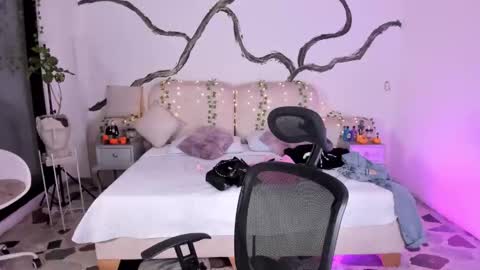 Snapshot of ladysweetts chatting on 10-24-25, 05:26 Lady online show from 10-24-25, 05:26