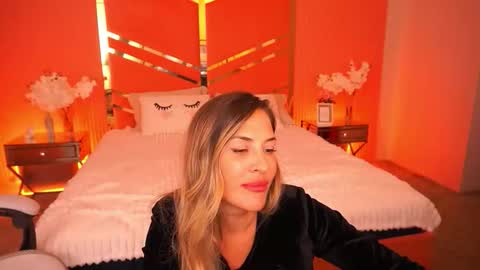 Snapshot of ladyylaura chatting on 10-27-25, 03:05 Laura online show from 10-27-25, 03:05