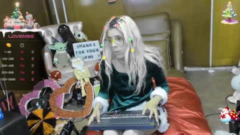 Skinnygirl online show from 12-17-24, 11:38