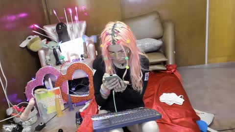 Skinnygirl online show from 01-28-25, 01:08