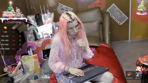 Skinnygirl online show from 02-05-25, 01:15