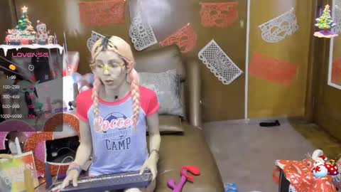 Skinnygirl online show from 02-14-25, 01:02