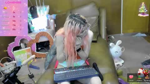 Skinnygirl online show from 10-11-25, 01:38