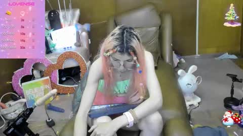 Skinnygirl online show from 10-15-25, 01:17