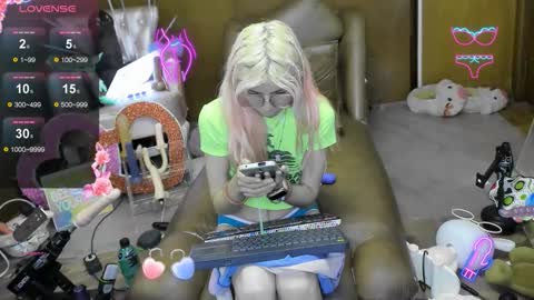 Skinnygirl online show from 11-17-25, 11:32