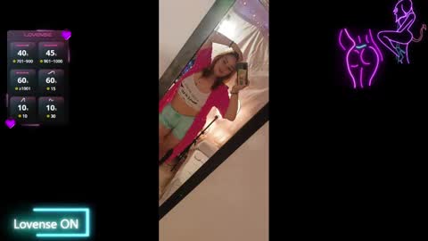 Snapshot of lahurent_weed420 chatting on 02-18-25, 11:55  paola and a guest lol    online show from 02-18-25, 11:55