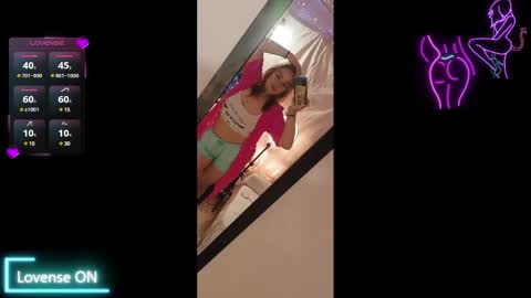 Snapshot of lahurent_weed420 chatting on 02-19-25, 06:10  paola and a guest lol    online show from 02-19-25, 06:10