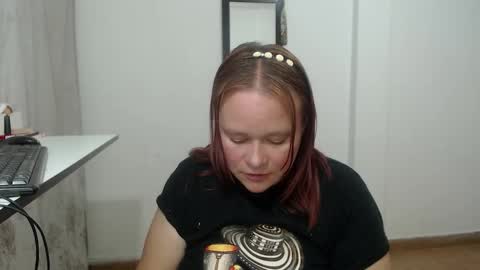 Snapshot of lahurent_weed420 chatting on 09-19-25, 08:49  paola and a guest lol    online show from 09-19-25, 08:49