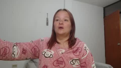 Snapshot of lahurent_weed420 chatting on 09-26-25, 03:38  paola and a guest lol    online show from 09-26-25, 03:38