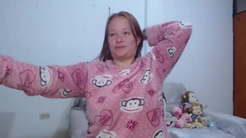 Snapshot of lahurent_weed420 chatting on 09-27-25, 04:45  paola and a guest lol    online show from 09-27-25, 04:45