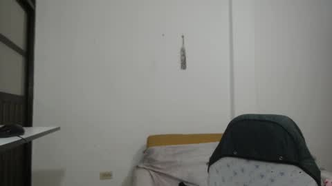 Snapshot of lahurent_weed420 chatting on 09-29-25, 04:56  paola and a guest lol    online show from 09-29-25, 04:56