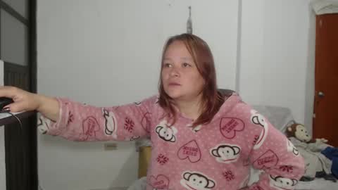 Snapshot of lahurent_weed420 chatting on 09-30-25, 01:49  paola and a guest lol    online show from 09-30-25, 01:49